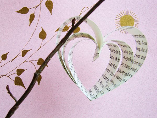 Papierherzen_am Ast