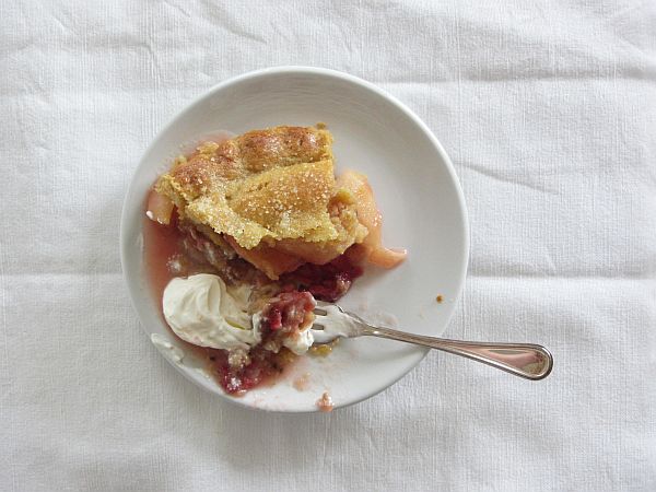 Stachelbeer-Apfel-Pie aufgeschnitten