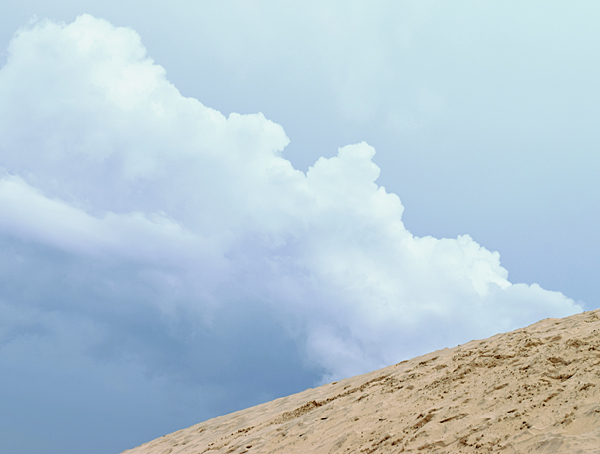 Wolken und Düne